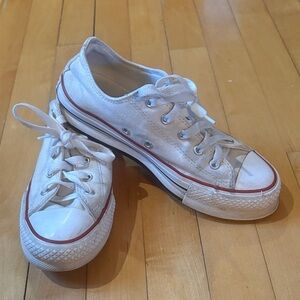 Stylish White Kids Converse All Star  Sneakers with Red Accents girls size 4